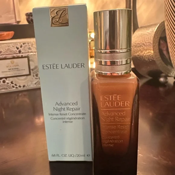 Estee Lauder Advanced Night Repair - Bronze and Silver - Picture 2 of 5